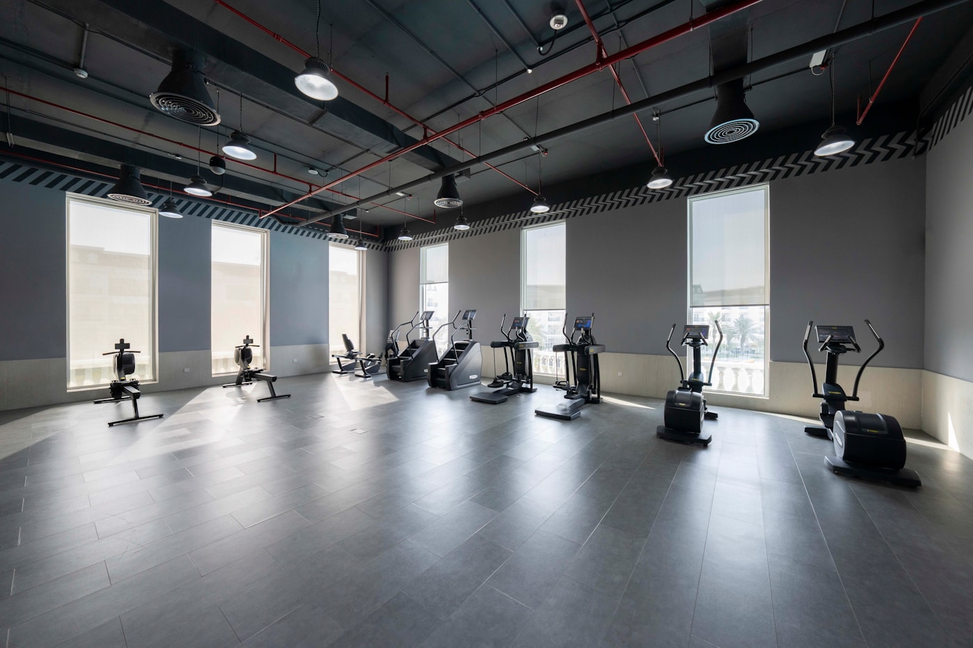Équipements dans une salle de sport